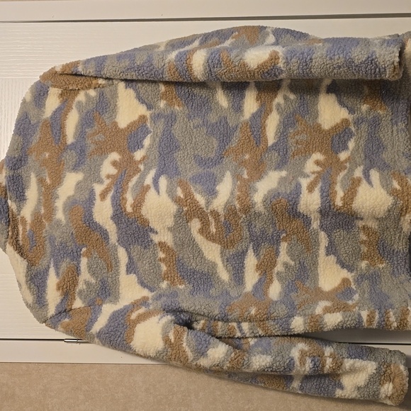 Natural Reflections Camo 100%polyester NWT LG zip up jacket - Picture 5 of 6